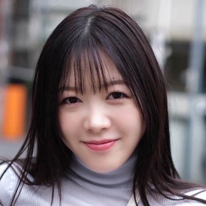 小鳩るりの顔写真